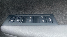 Volvo XC40 2.0 B4P Ultra Dark 5dr Auto Petrol Estate